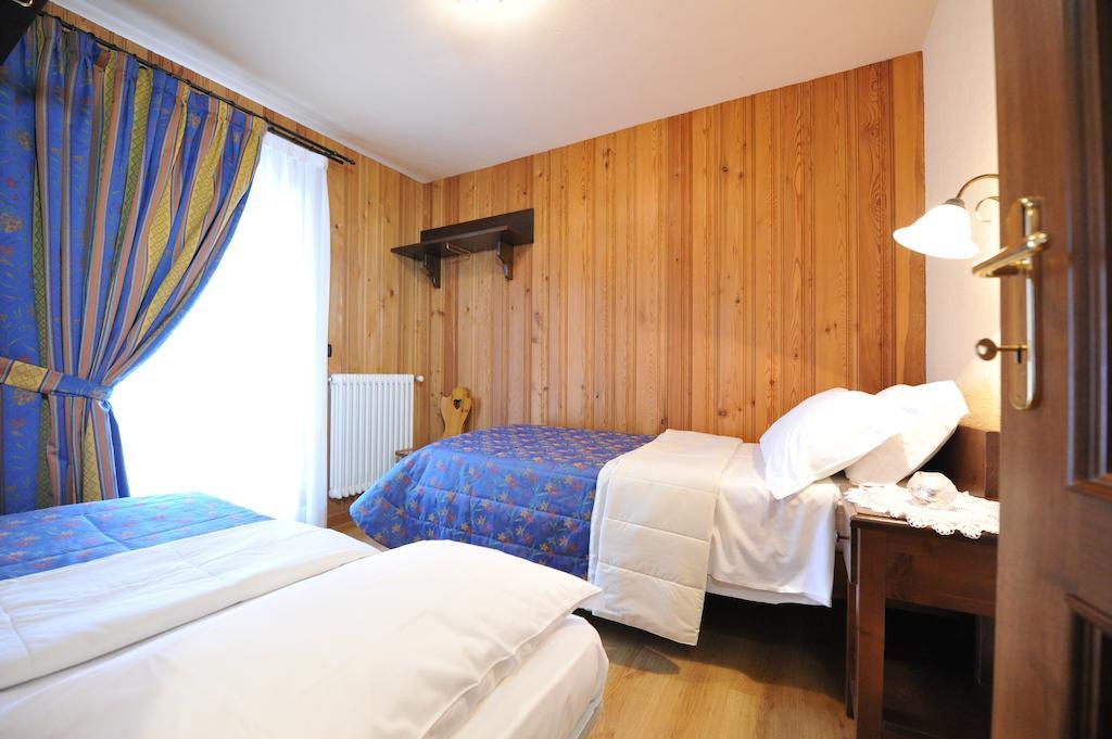 Family Apartments Le Chalet Champoluc Kamer foto