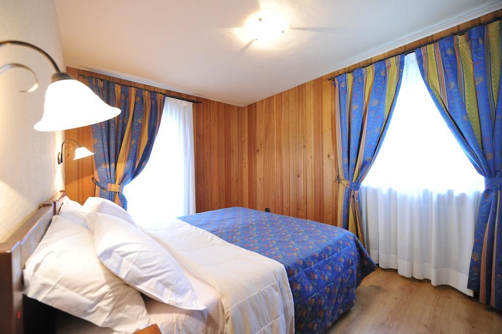 Family Apartments Le Chalet Champoluc Kamer foto