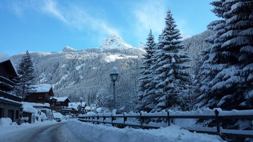 Family Apartments Le Chalet Champoluc Buitenkant foto