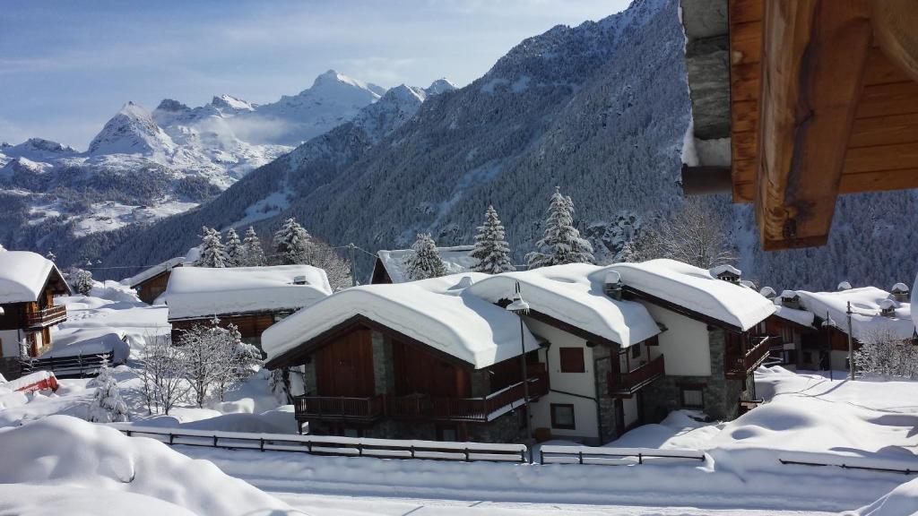 Family Apartments Le Chalet Champoluc Buitenkant foto