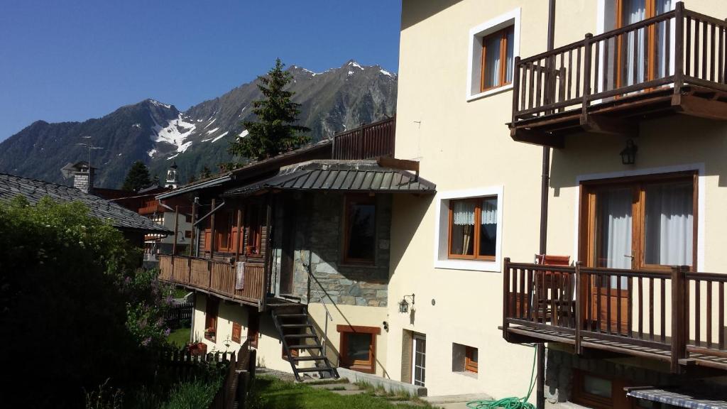 Family Apartments Le Chalet Champoluc Buitenkant foto