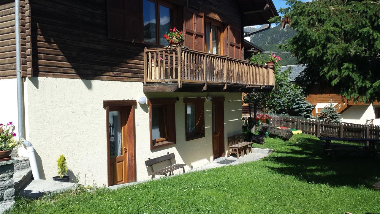 Family Apartments Le Chalet Champoluc Buitenkant foto